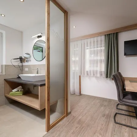 Pienz Apartment *
